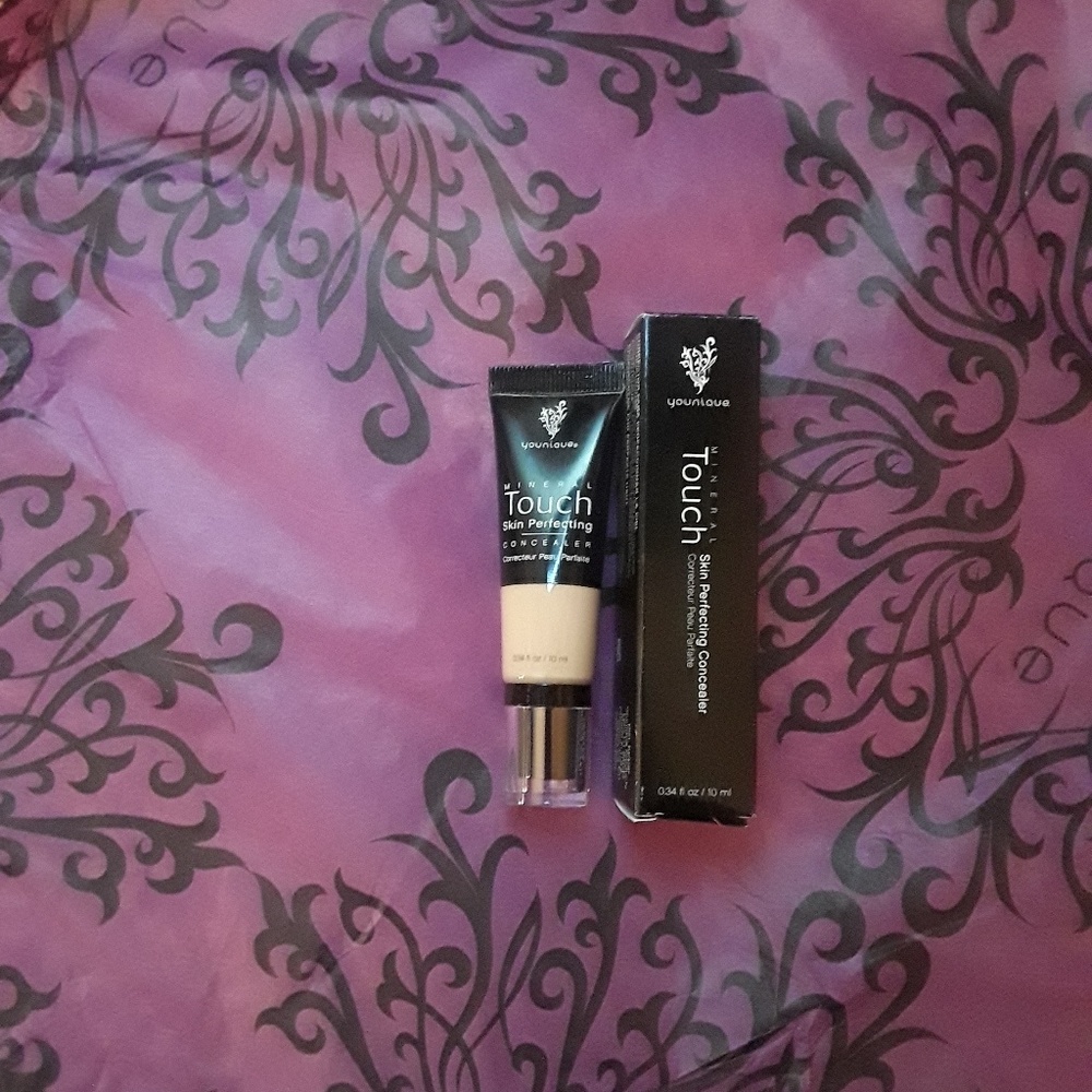 NIB Touch Mineral Skin Perfecting Concealer